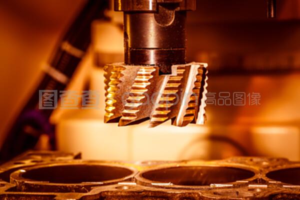 金属加工数控铣床。