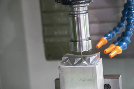 CNC加工中心 现代制造业的精密引擎解析